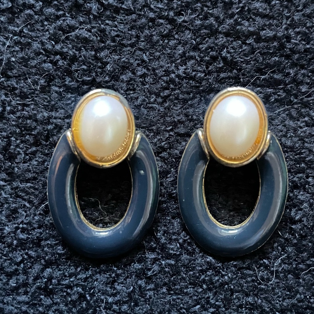 Vintage gold, black (or dark gray) and pearl colored earrings